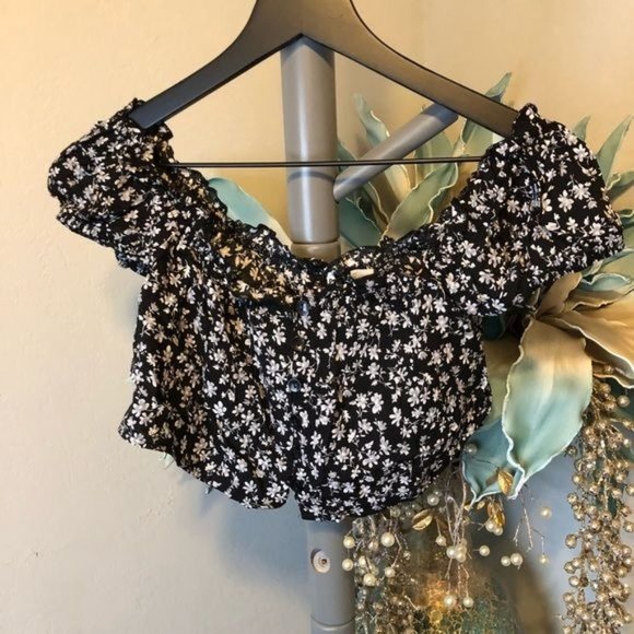 LF Tops - LF/ Seek The Label Cropped Floral Top